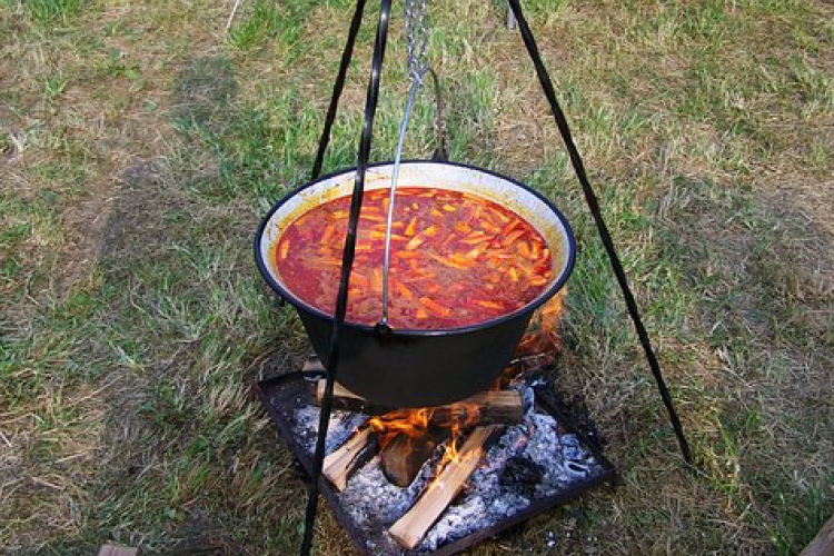 Sárkány-pörkölt főzőverseny