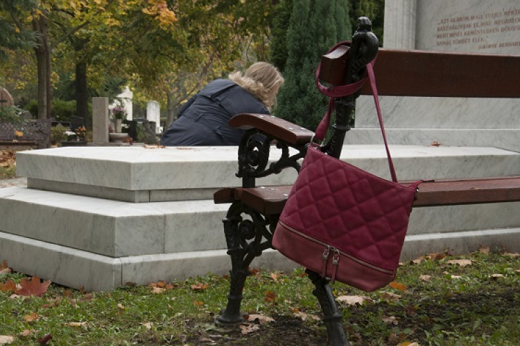 Az ország útra kel a temetőkbe