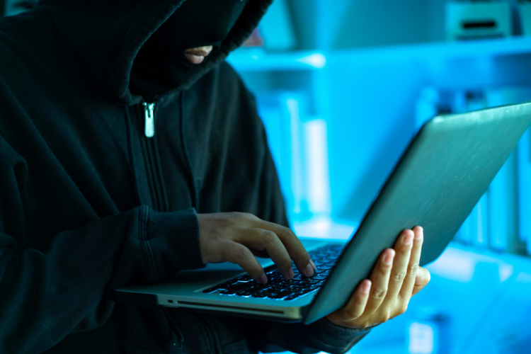 ESET: létező adatok alapján teremtenek mesterséges személyiségeket a kiberbűnözők a csalások végrehajtására