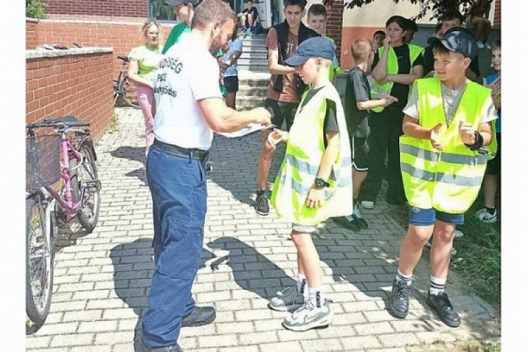 Kapuvári kerékpáros nap a rendőrökkel