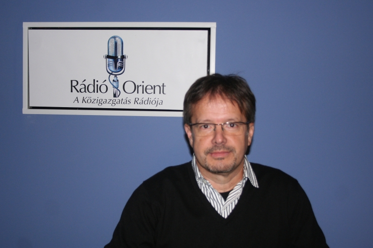 Luxuscikk lesz a papírforma: interjú a Heti Válasz főszerkesztőjével