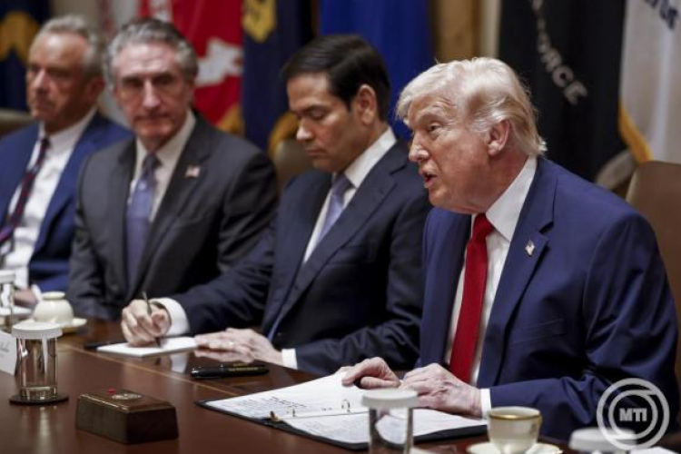 Iráni konfliktus - Donald Trump 10 napra elhalasztotta az iráni energialétesítmények elleni katonai csapásokat