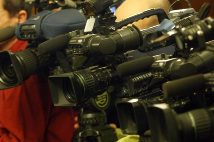 Évente felülvizsgálná a médiatörvényeket az EP