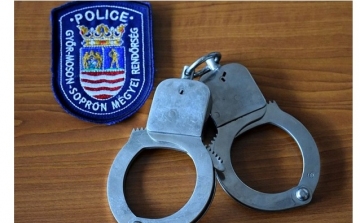 A csornai rendőrök kapták el a kábítószeres sofőrt