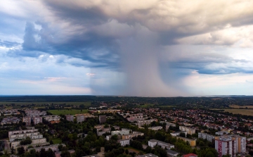 Főként a fővárosban és Pest megyében okozott károkat a vihar