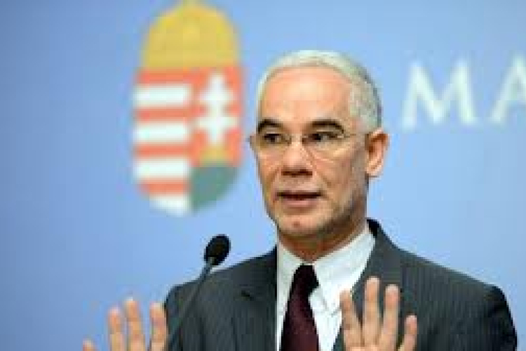 Tojással dobálták meg Balogot Svájcban 