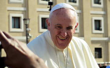 Pápalátogatás - A katolikus egyházfő kérésére a trónusok egyszerűek és világos színűek lesznek