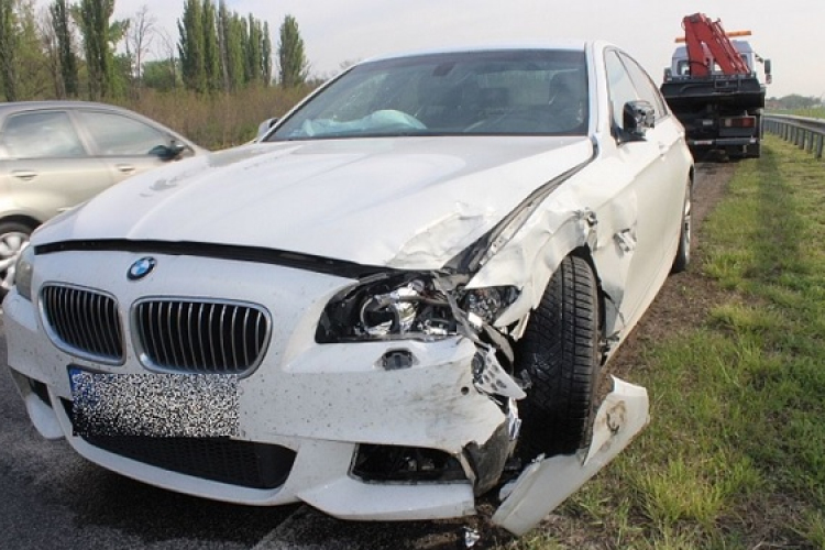 Figyelmetlen előzésből lett baleset a 85-ös főúton Kónynál