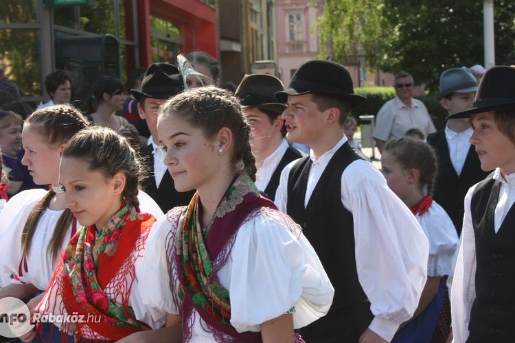 Pótbeiratkozás a kapuvári néptánciskolába
