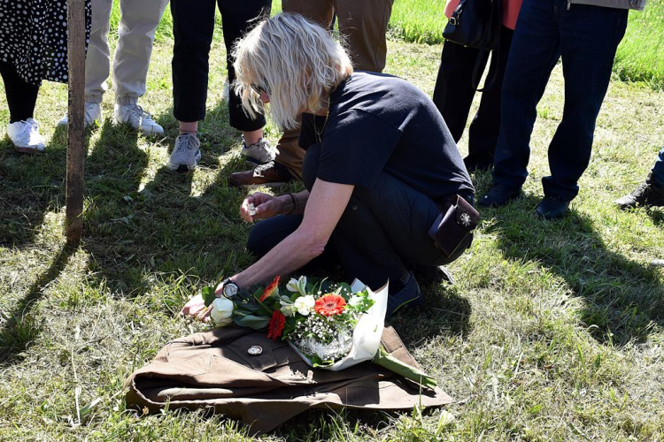 Az utolsó út Tegnap, 17:58  Robert E. Field, a veterán katona végakaratát teljesítette lánya Rábatamásiban