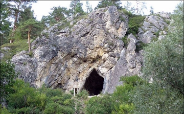 Ősi emberi csonttöredékeket fedeztek fel az Altaj-hegység barlangjában