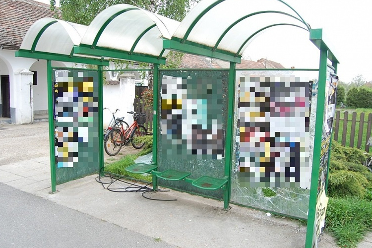 Rongálással vezette le a dühét