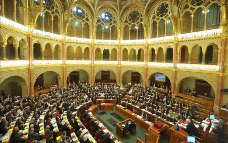 Megváltozhat Csongrád megye neve - Ma kezdődik a parlament őszi ülésszaka