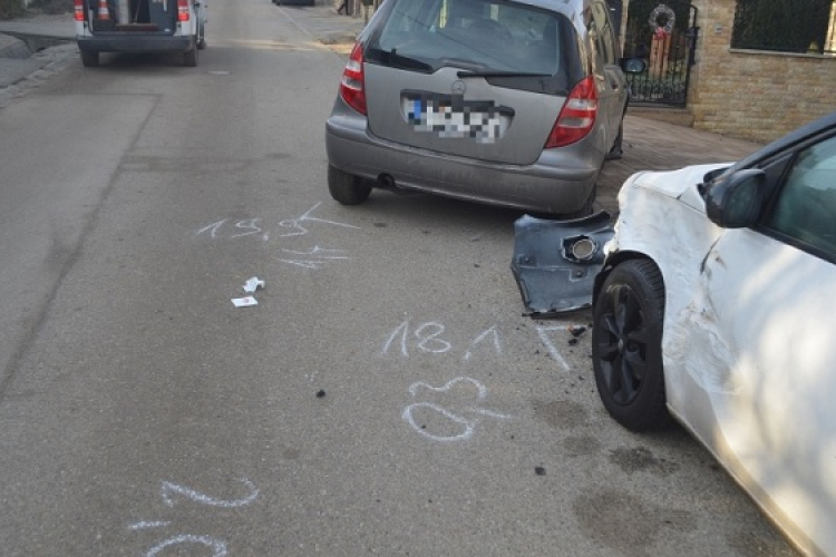 Megcsúszott, majd két autót tört össze a csornai férfi Sopronban