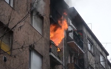 Évente több száz lakás válik lakhatatlanná a tűz pusztítása miatt
