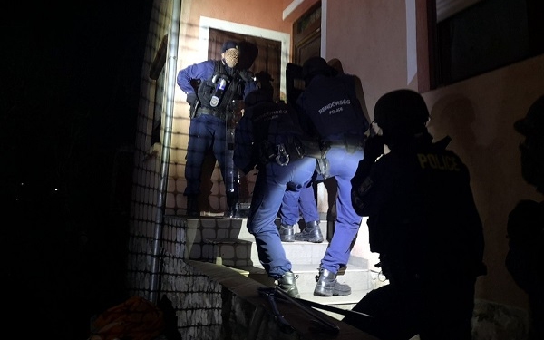 Csornai drogkereskedő csoportot állított elő a rendőrség