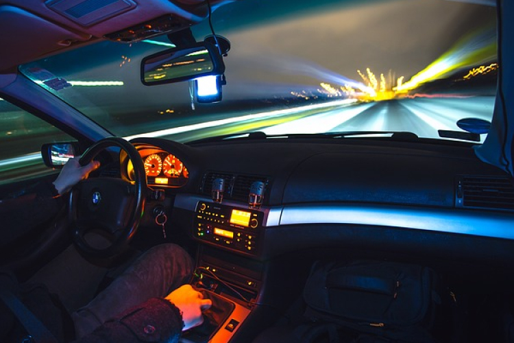 Elmebeteg autós veszélyezteti a közlekedőket a 85-ös főúton?