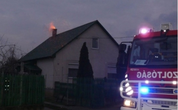 Szombaton Babóton egy családi ház égő kéményéhez riasztották a tűzoltókat