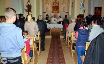 II János Pál vérereklyéjét helyezik el a szanyi Szent Anna kápolnában 