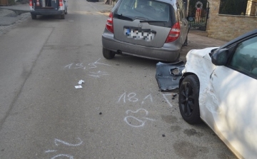 Megcsúszott, majd két autót tört össze a csornai férfi Sopronban