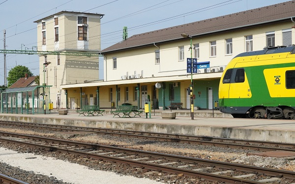 A GYSEV bemutatja a csornai vasútállomást