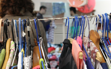 Ingyenes ruhabörze Kapuváron