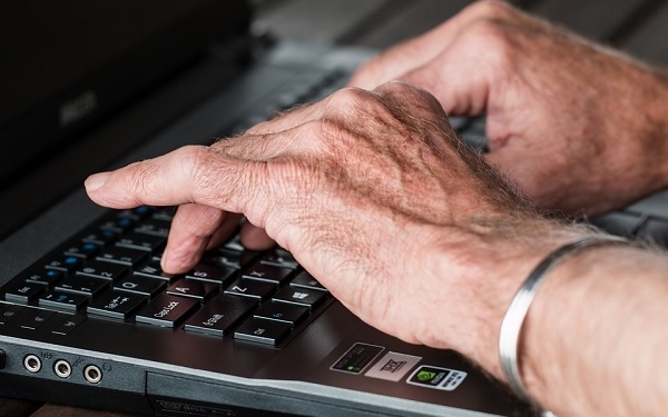 Ingyenes számítógépes tanfolyam indul nyugdíjasoknak