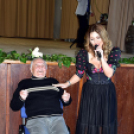 Tóth Tünde énekes szereplése a szanyi idősek napi farsangon.