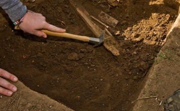 Honfoglalás kori sírok kerültek elő Jászfényszaru határában