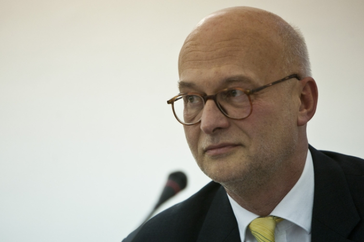 Trafikügy: nem fordul az Ab-hoz az ombudsman