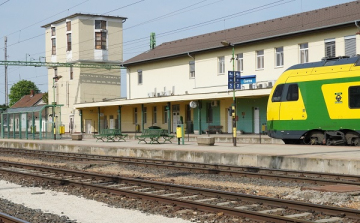 A GYSEV bemutatja a csornai vasútállomást