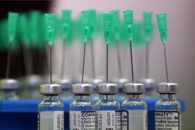 Hétfőtől igényelhető a vakcina negyedik adagja Romániában