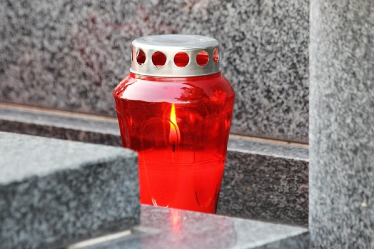 A napokban egyre többször riasztják a tűzoltókat kegyeleti mécsesek vagy gyertyák okozta tüzekhez