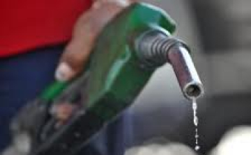 Még most tankoljunk - brutális benzináremelés lesz szerdától 