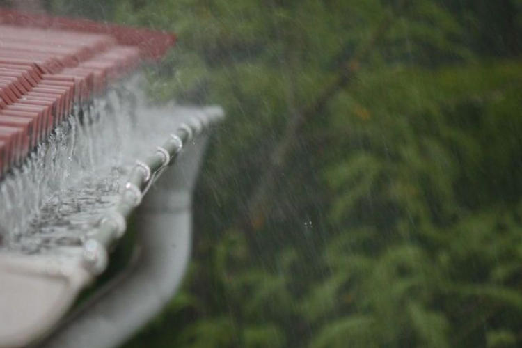 Felhőszakadás és szélvihar is jöhet. Ráadásul jégesővel.