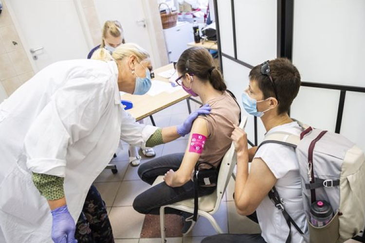 Szlávik: fel kell készülni a negyedik hullámra