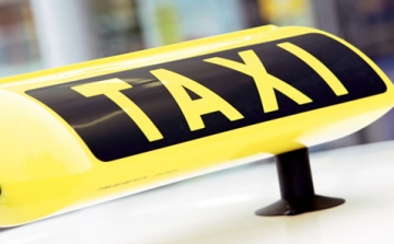 A csornai rendőrök tartóztatták fel a taxiban utazó külföldieket