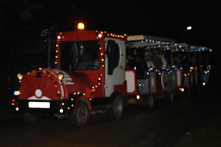 Karácsonyi vásár a szanyi templom melletti vásártéren.