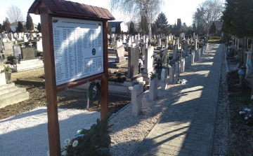 Újabb első világháborús sírköveket újítottak fel a csornai temetőben