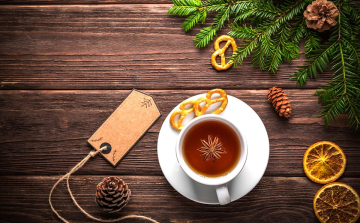 Feldíszített adventi ablakok Szanyban