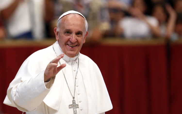 Okostelefonos ima-alkalmazást indított el Ferenc pápa 