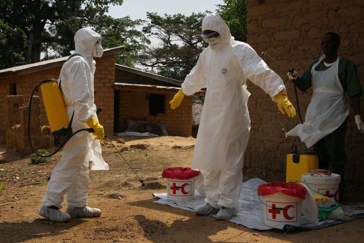 Ebola - További forrásokkal segíti Brüsszel az érintett országokat