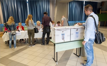 Kvótareferendum - Elemzők ellentétesen értékelik a voksolás kimenetelét