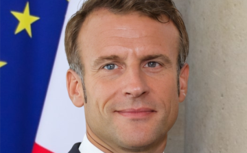 A francia elnök ébredésre szólította fel Európát