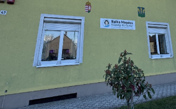 Új könyvtárat avattak Babóton