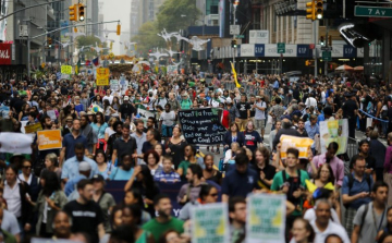 Tízezrek tiltakoztak New Yorkban a klímaváltozás ellen