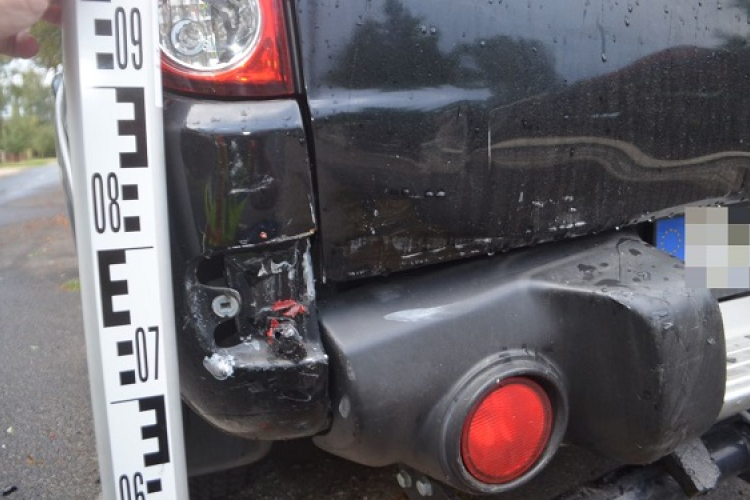 Kárt okozott a parkoló autóban, mégis továbbhajtott