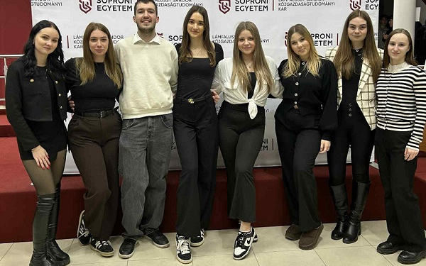 Elfoglalták az egyetemet a csornai hunyadisok