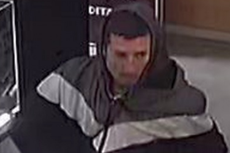 Lopott bankkártyával vett fel pénzt