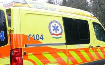 Felborult egy busz, meghalt egy ember az M5-ös autópályán